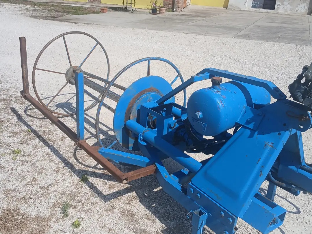 Macchina agricola SC Macchine Agricole oggetto di lavorazioni e riparazioni